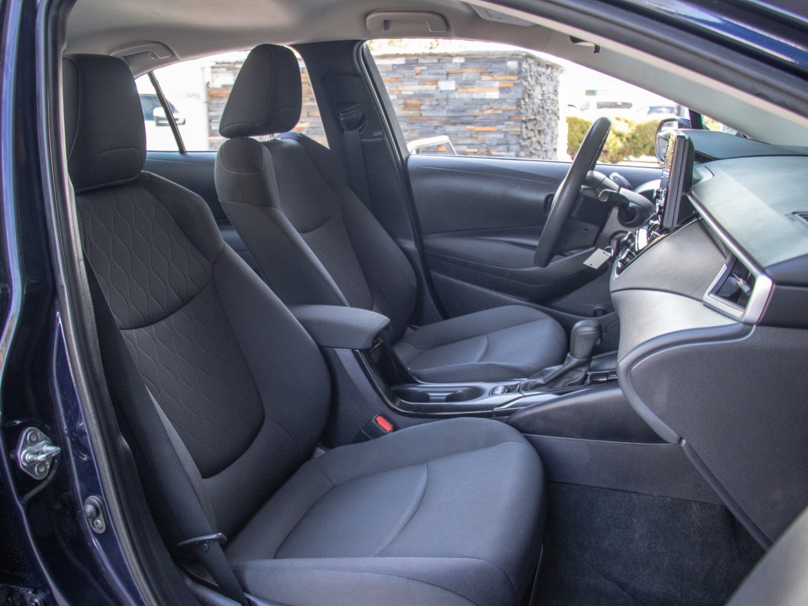 Vehicle image 18 of 23