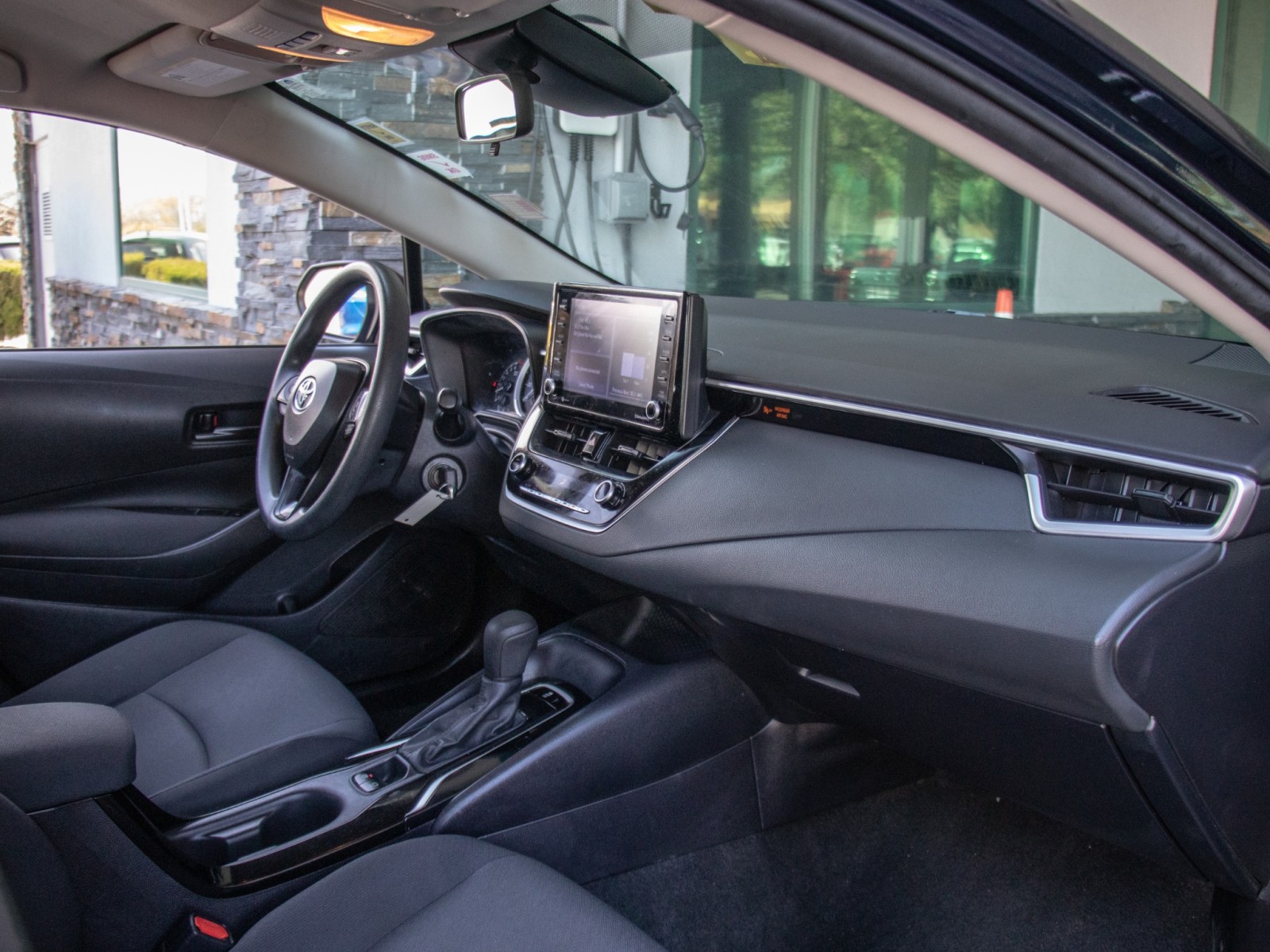 Vehicle image 17 of 23