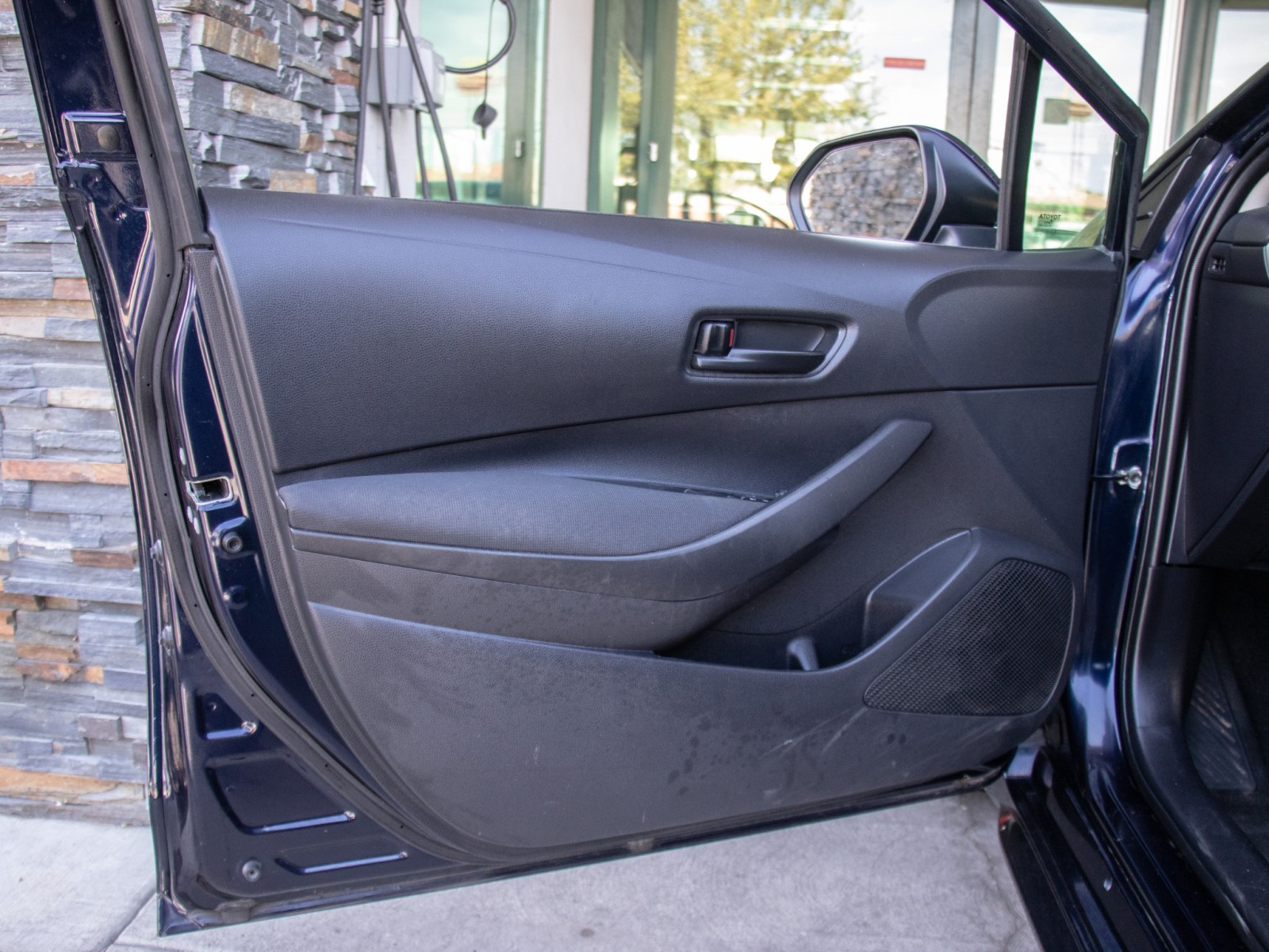 Vehicle image 8 of 23