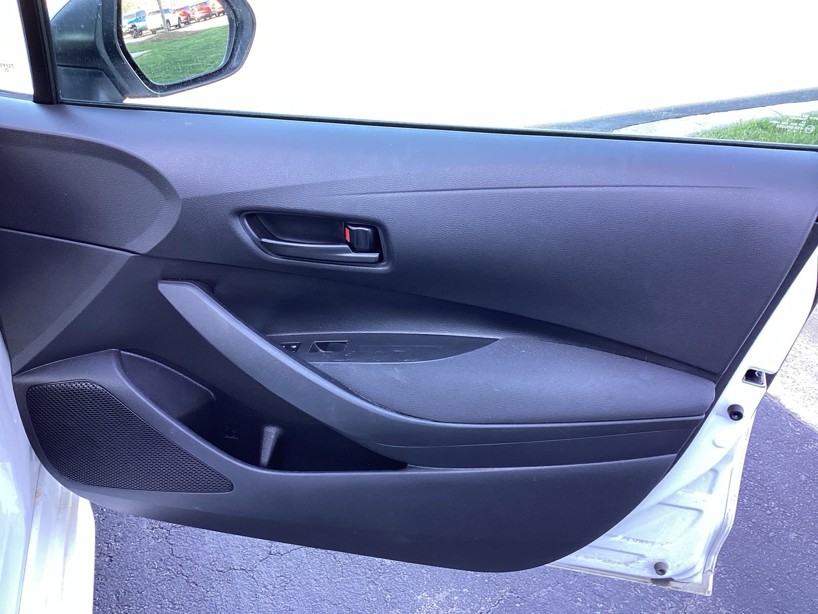 Vehicle image 27 of 30