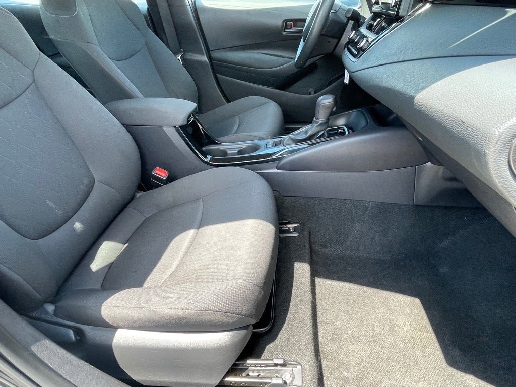 Vehicle image 12 of 31