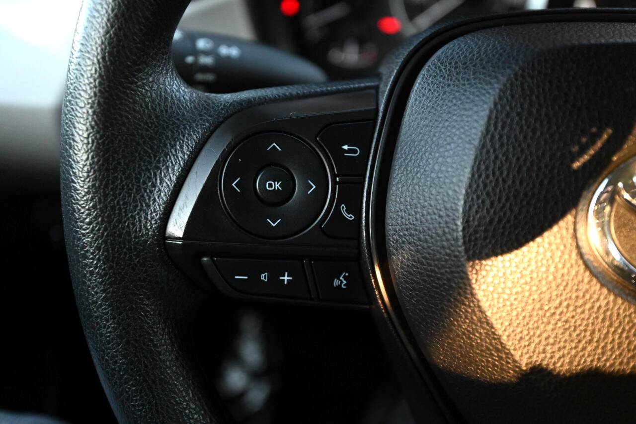 Vehicle image 31 of 42