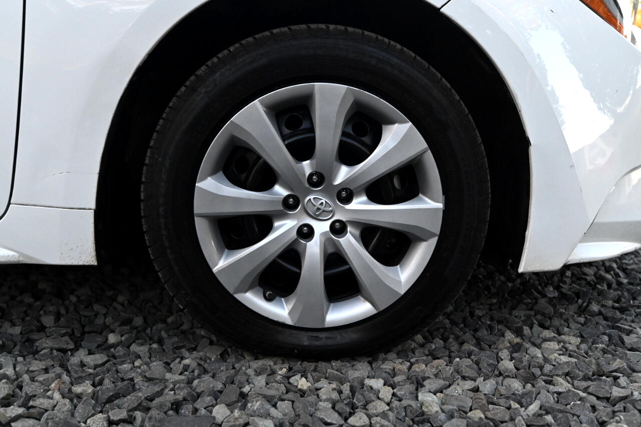 Vehicle image 17 of 42