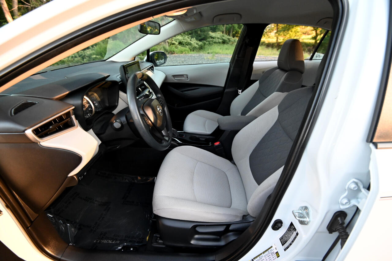Vehicle image 32 of 42