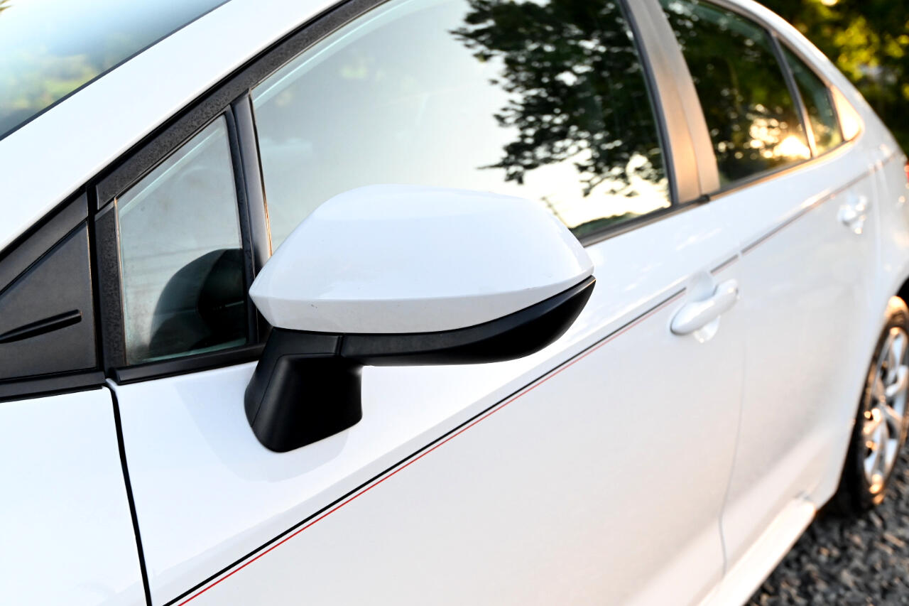 Vehicle image 10 of 42