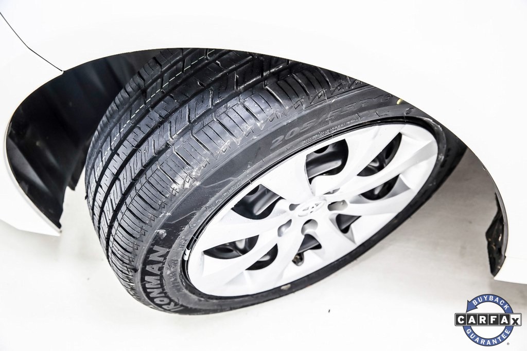 Vehicle image 10 of 40
