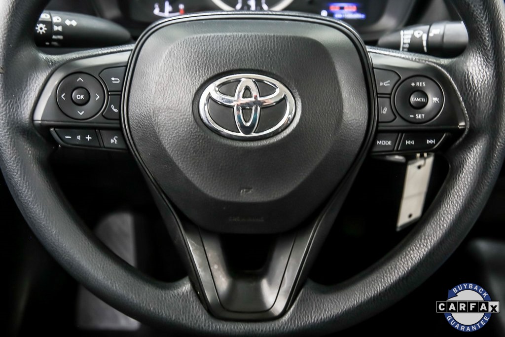 Vehicle image 27 of 40