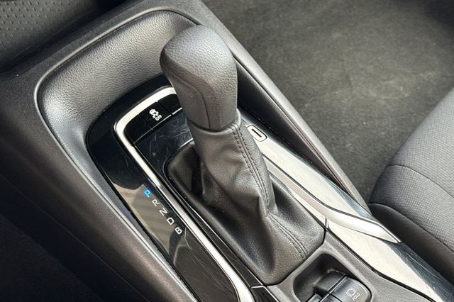 Vehicle image 27 of 35
