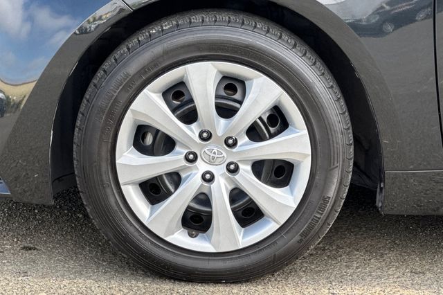 Vehicle image 33 of 35