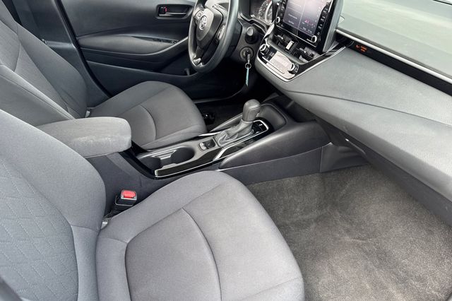 Vehicle image 21 of 35