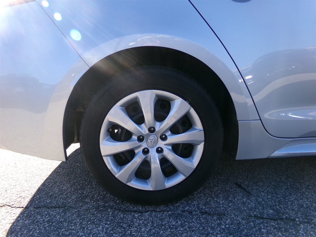Vehicle image 32 of 36