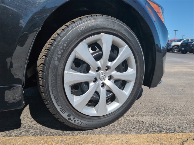Vehicle image 10 of 28