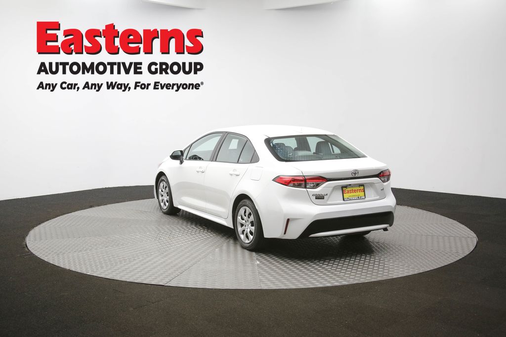 Vehicle image 33 of 61