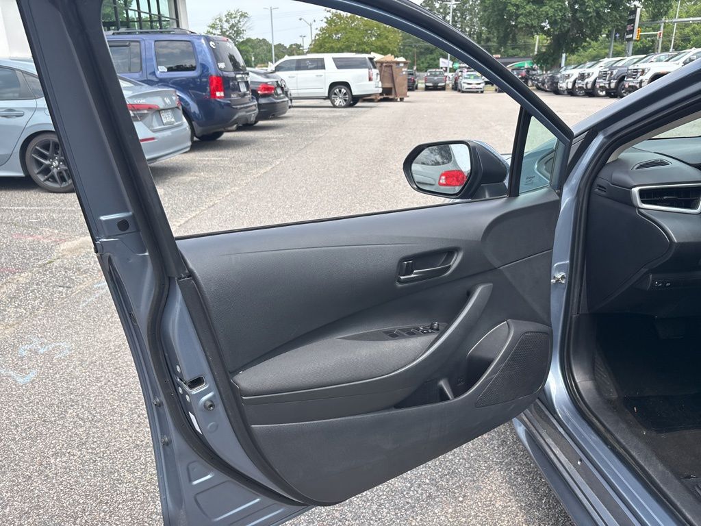 Vehicle image 14 of 18