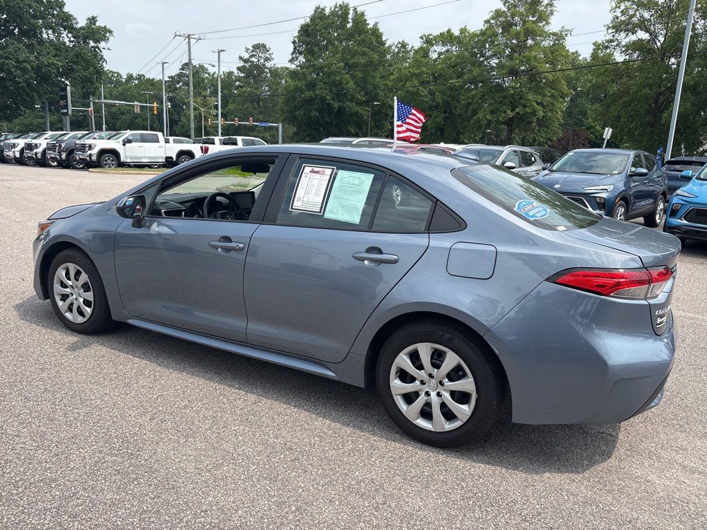Vehicle image 9 of 18
