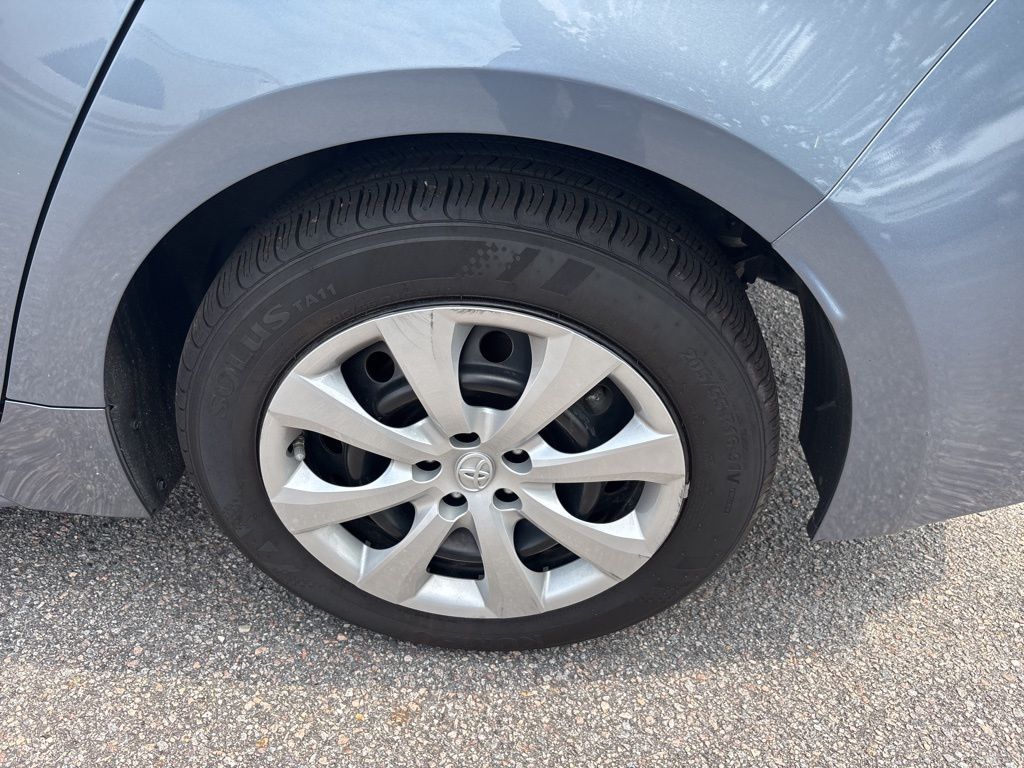 Vehicle image 10 of 18
