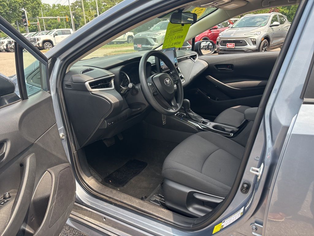 Vehicle image 13 of 18