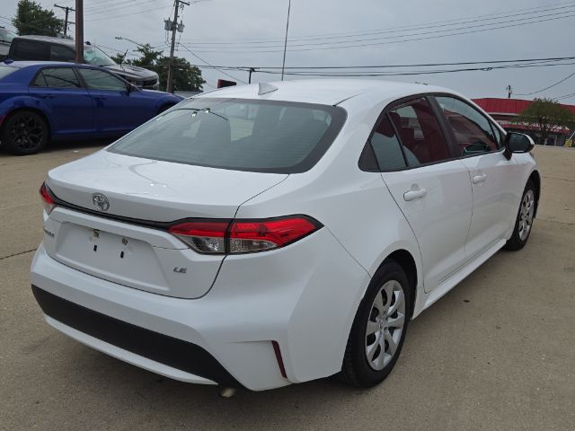 2022 Toyota Corolla LE Image 3 of 12