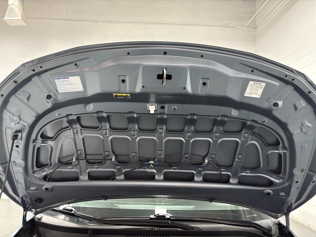 Vehicle image 36 of 40