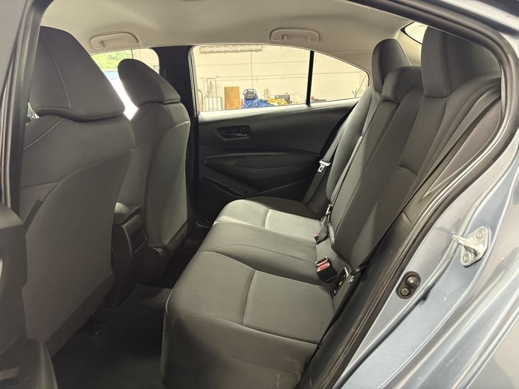 Vehicle image 27 of 40