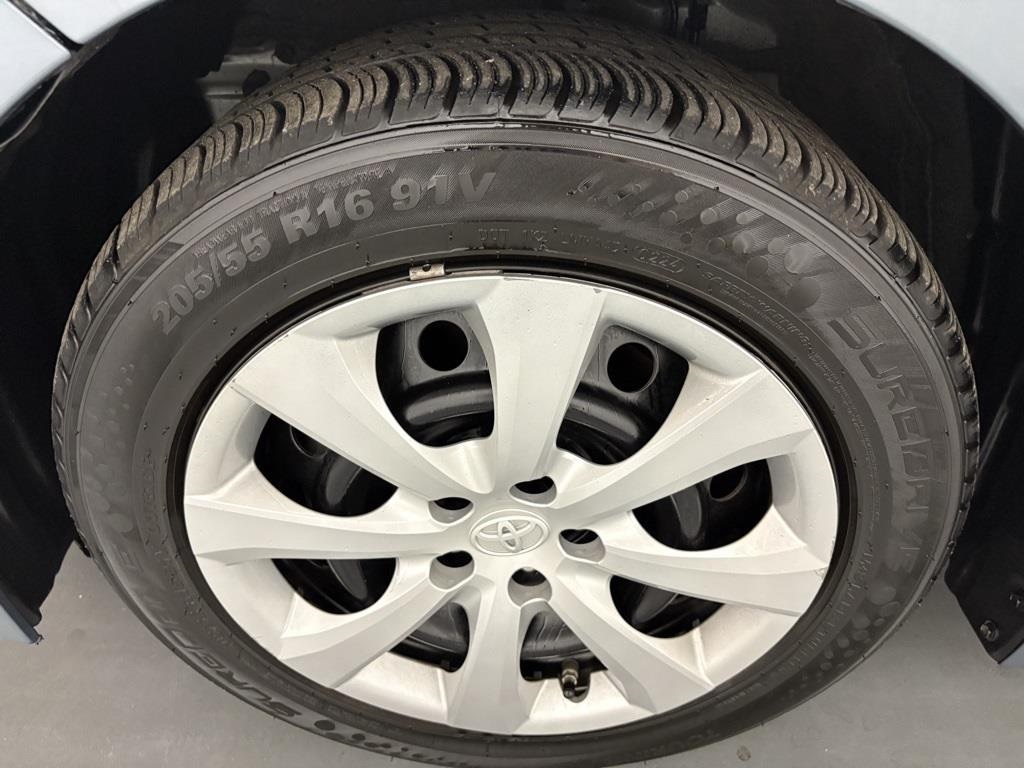 Vehicle image 35 of 40
