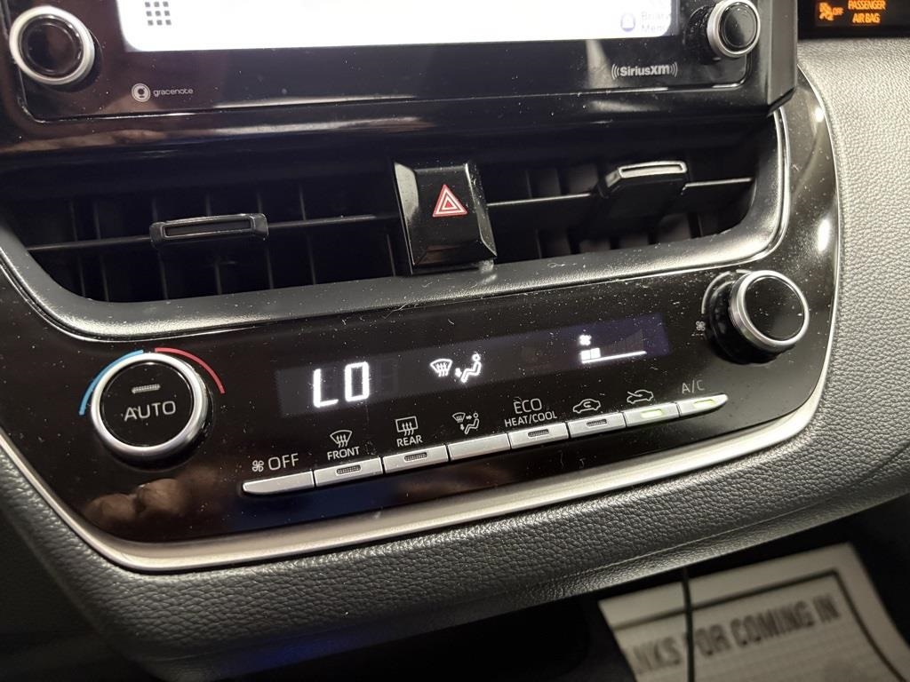 Vehicle image 21 of 40