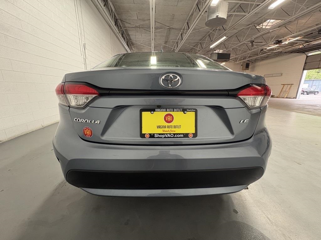 Vehicle image 33 of 40