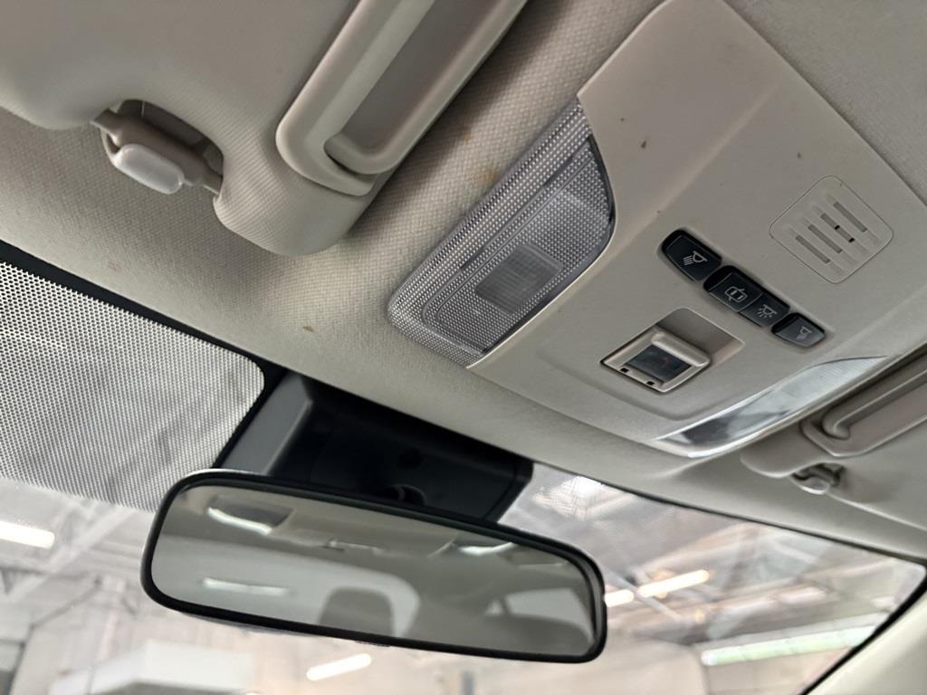 Vehicle image 28 of 40