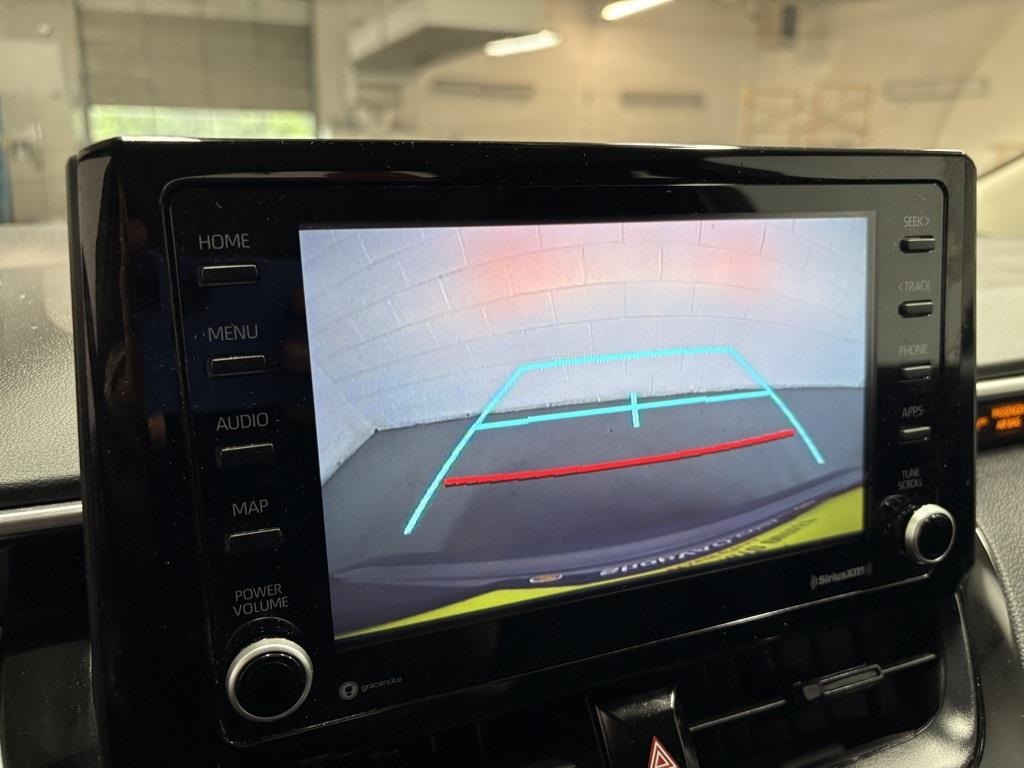 Vehicle image 18 of 40
