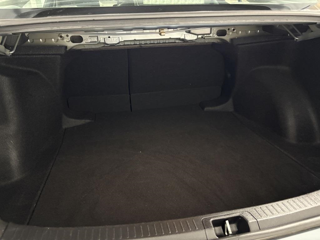 Vehicle image 26 of 40