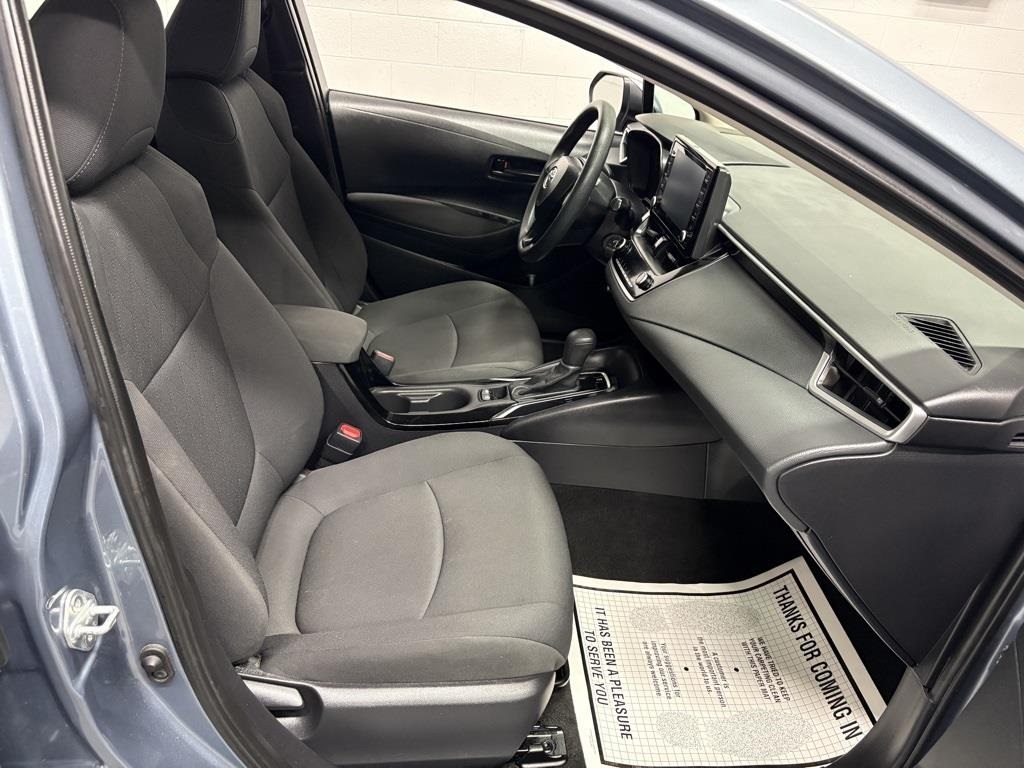Vehicle image 32 of 40