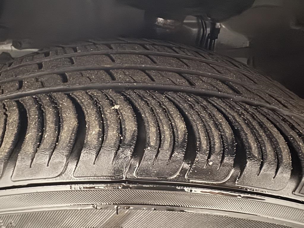 Vehicle image 34 of 40