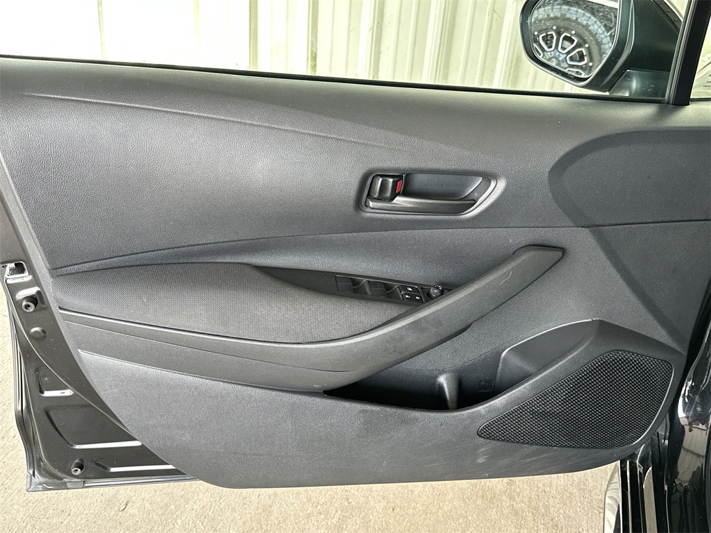Vehicle image 10 of 39
