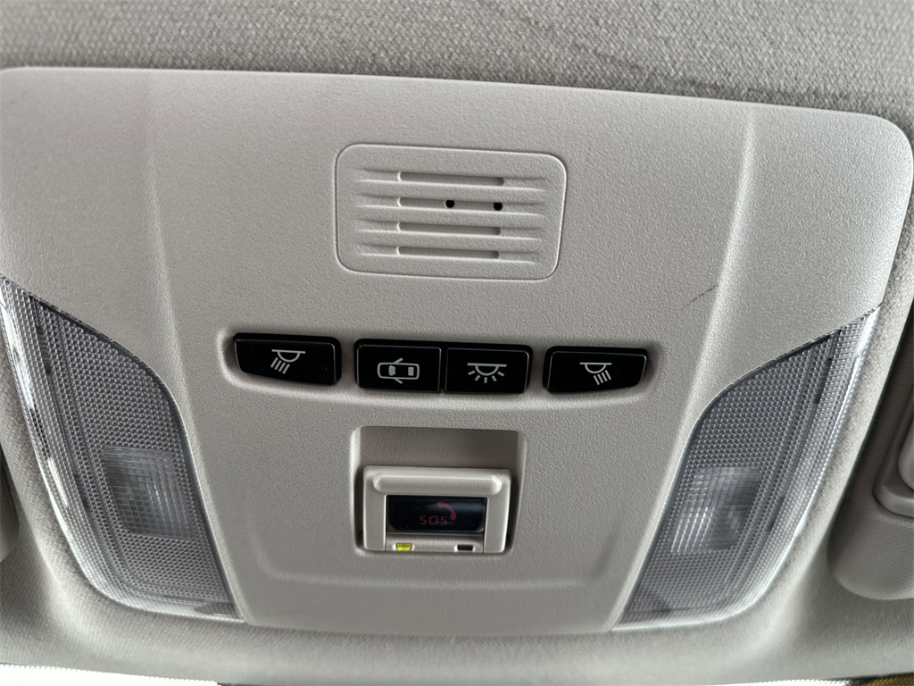 Vehicle image 24 of 39