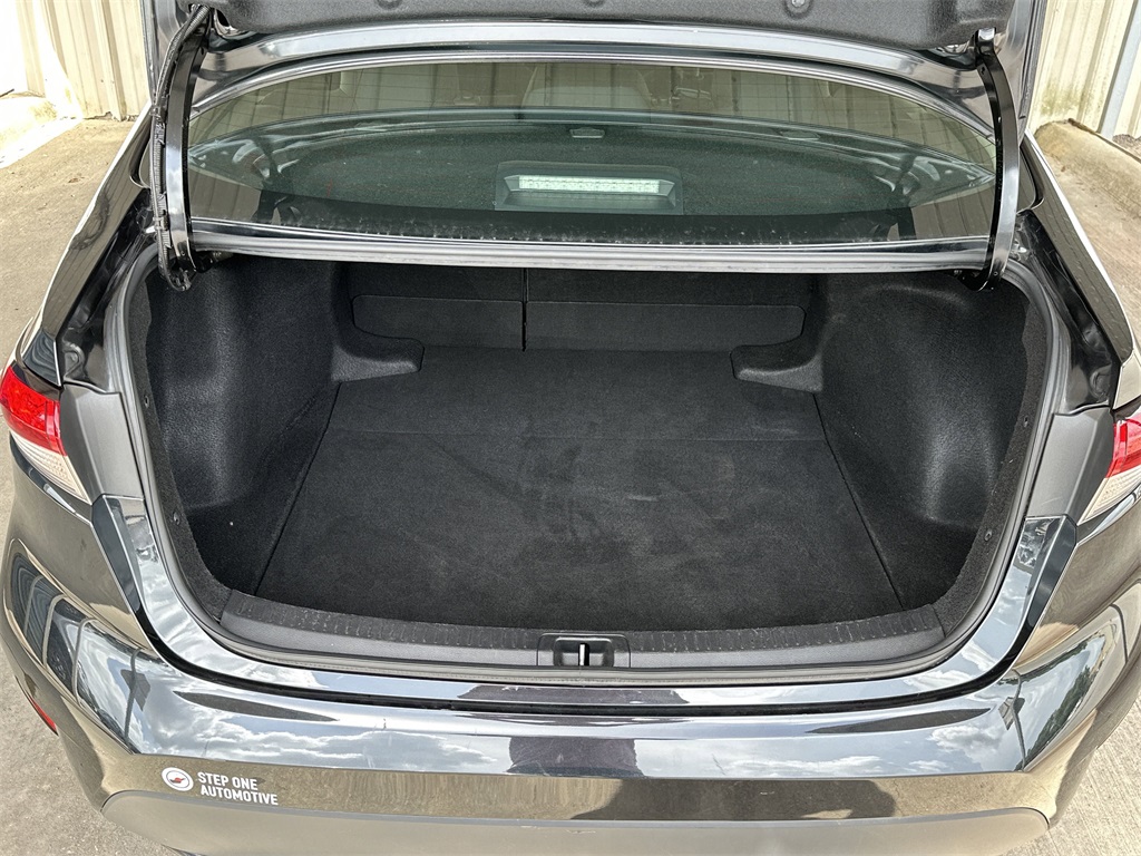 Vehicle image 28 of 39