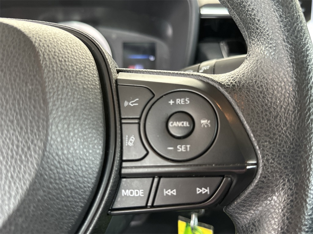 Vehicle image 20 of 39