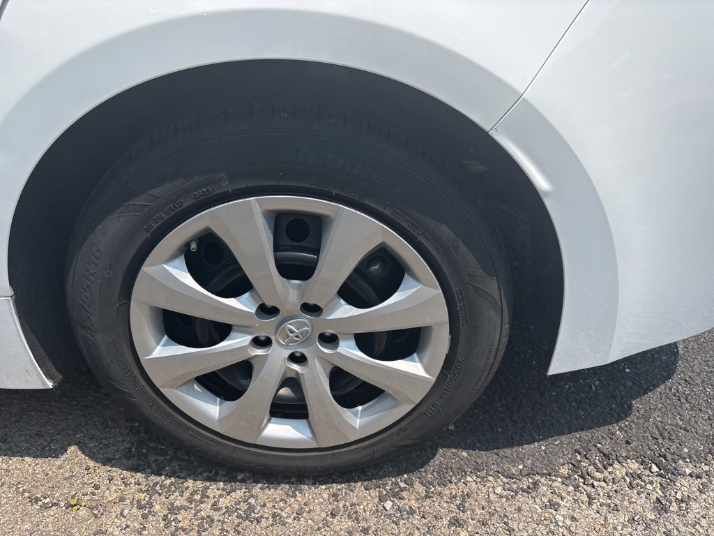 Vehicle image 9 of 15
