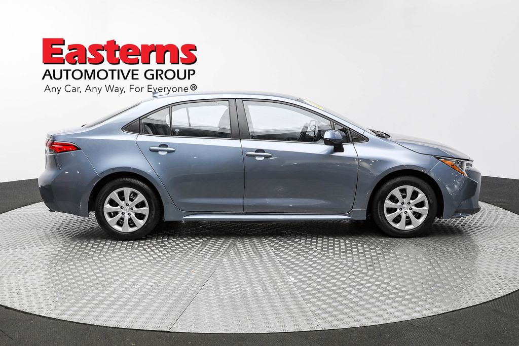 Vehicle image 17 of 61