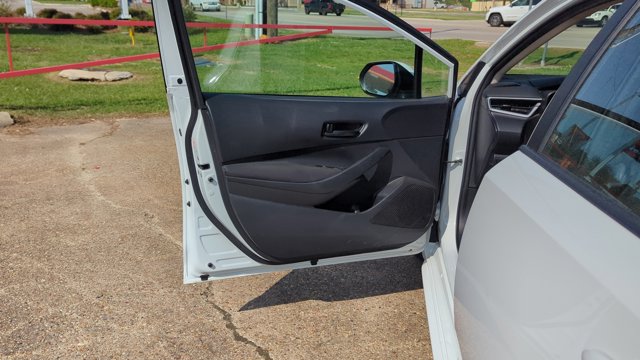 Vehicle image 9 of 32