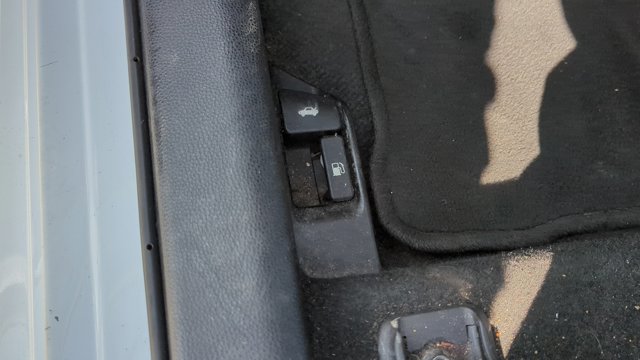 Vehicle image 22 of 32