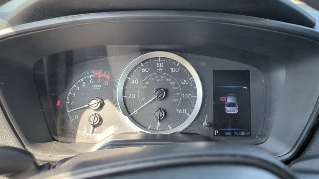 Vehicle image 27 of 32