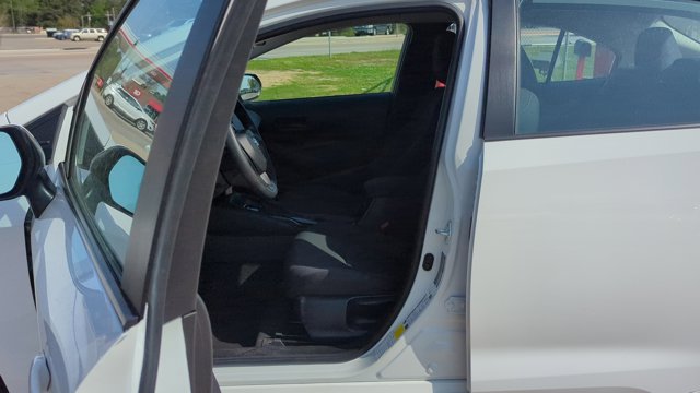 Vehicle image 10 of 32