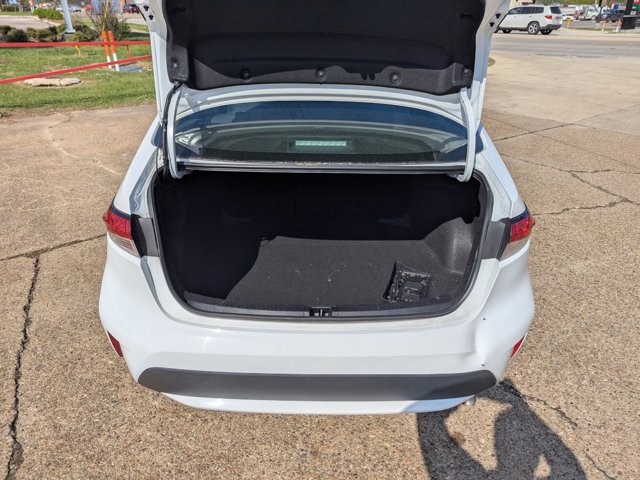 Vehicle image 18 of 32