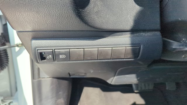 Vehicle image 31 of 32