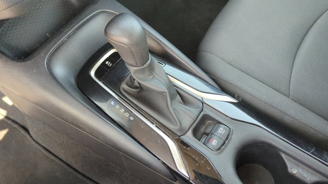 Vehicle image 25 of 32