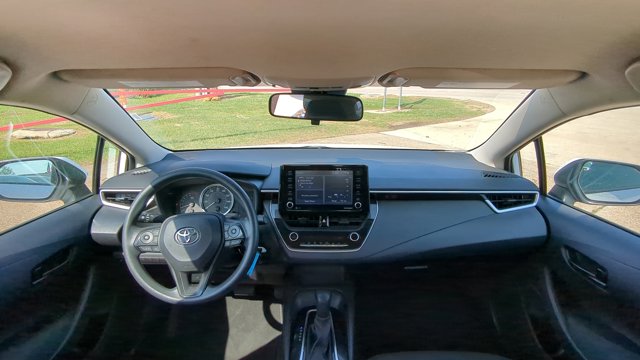 Vehicle image 17 of 32