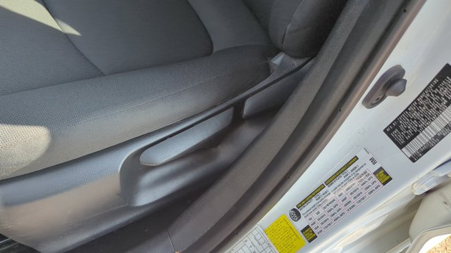 Vehicle image 21 of 32