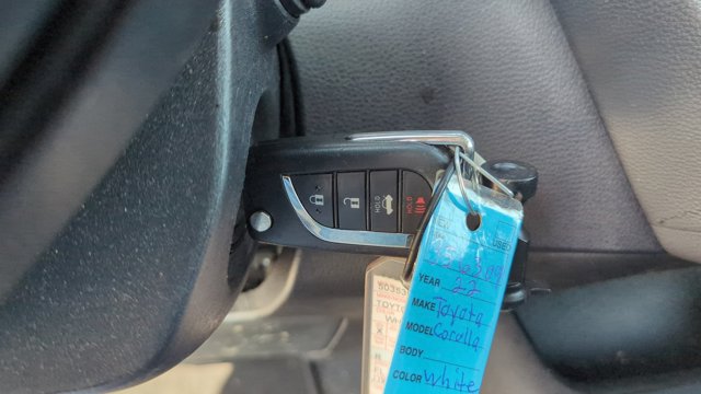 Vehicle image 26 of 32