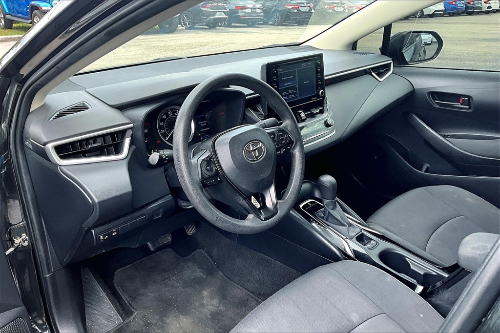 Vehicle image 10 of 27
