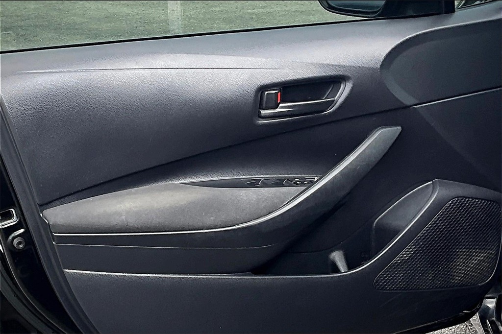 Vehicle image 18 of 27